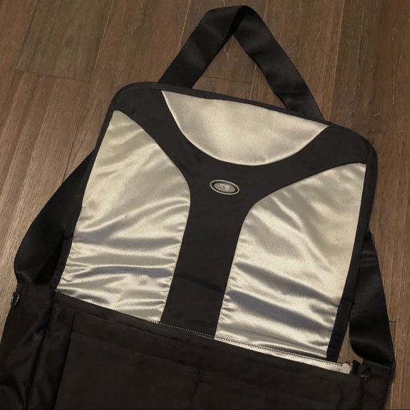 Tumi Messenger Laptop Bag - Picture 12 of 12